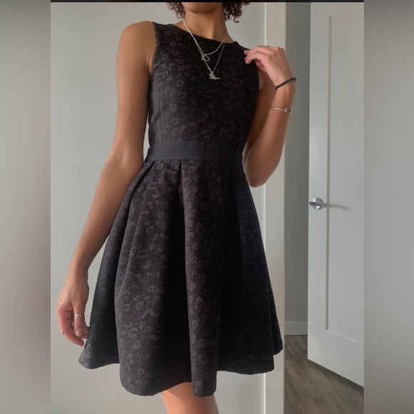 Black dress - Picture 1 of 4